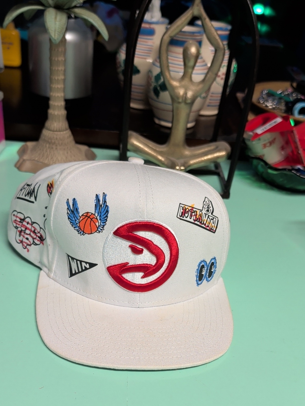 Mitchell & Ness White Atlanta Hawks Patch Snapback Hat